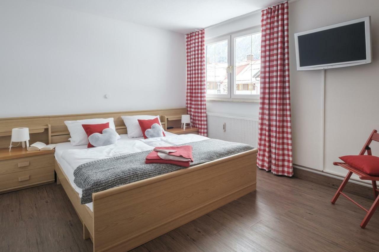 Ferienwohnungen Dorfhaus Oberstdorf Bagian luar foto