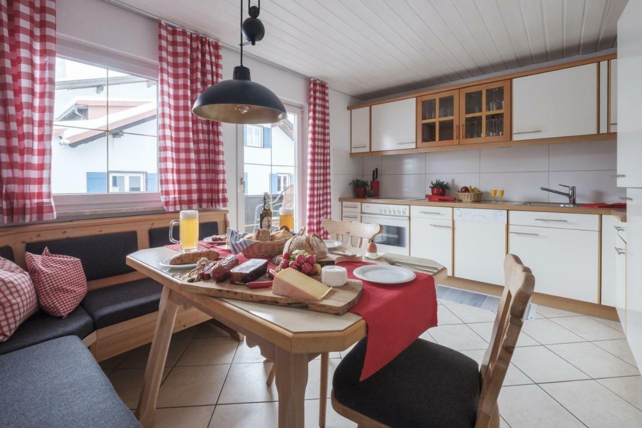 Ferienwohnungen Dorfhaus Oberstdorf Bagian luar foto